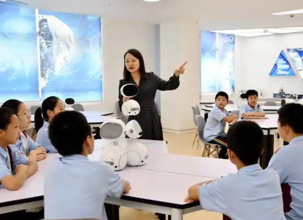 作为教育的辅助东西但绝不应该替代教师