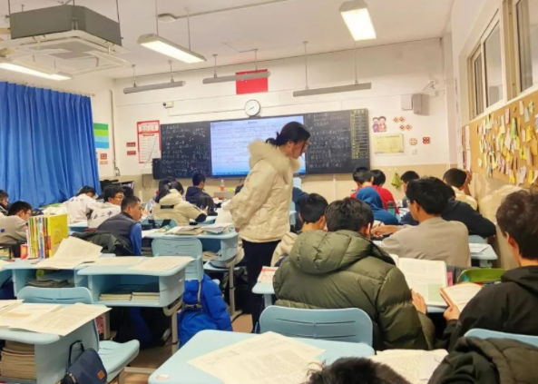 一线教师一起开展教育规划与施行在实践