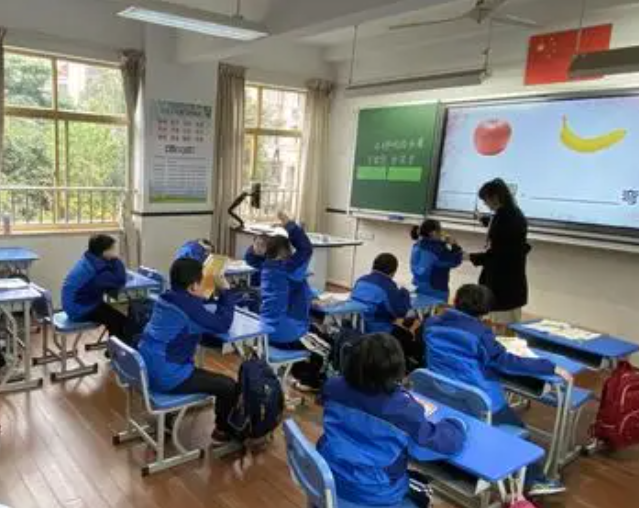 强化师范生扎根服务底层锻炼适配村庄教