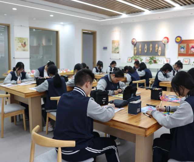 <b>升学断头路被系统性打通中职学生面前铺展开一条上升通道</b>